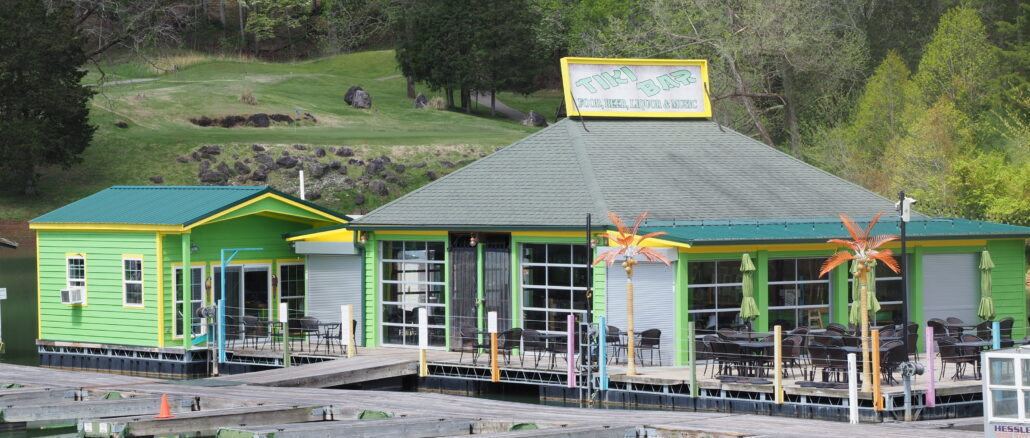 tiki hut bar and grill at norris lake