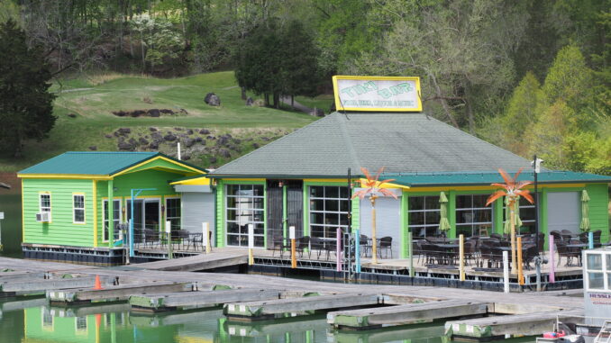 tiki hut bar and grill at norris lake